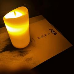 “在千万条向死而生的因果里,你是我唯一的救赎。”
“不是今天