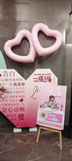 🌟剧情亮点
该剧以两对年轻男女在公寓内的生活为背景,通过一