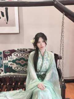 我们躲起来,不要被命运找到。
体验角色:阿绿姑娘
剧本类型: