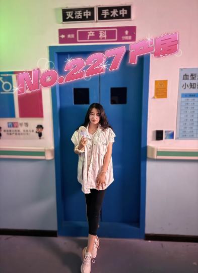 爸爸👨怀疑妻子出轨，孩子不是自己的要求做亲子鉴定
鉴定结果确实🈚️血缘关系
但是负责的我们又测了妈妈👩
什么⁉️也没有血缘关系
是单纯的搞错吗❓
这个医院到底隐藏了什么阴谋
	
🏥主题： 产房
👯‍♀