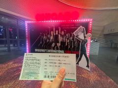 芝加哥,我的音乐剧入坑作之一。得知今年巡演消息超兴奋,一看剧