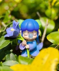 花间集丨手握桔梗花的仙子，太好看了！ 

慵懒的桔梗少女
向