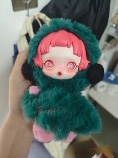 泡泡玛特你的品控我真是服了。多美的娃啊，结果俩小胳膊一拉就断