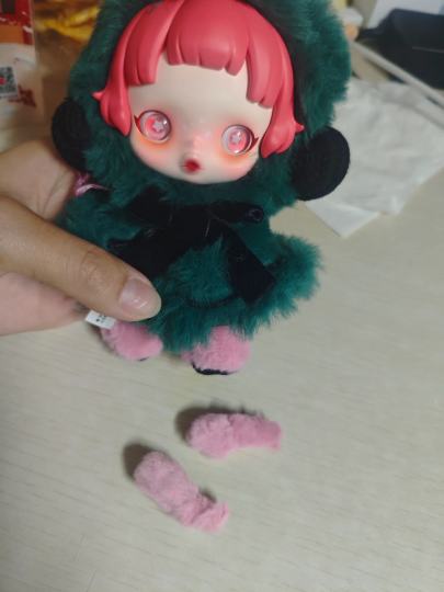 泡泡玛特你的品控我真是服了。多美的娃啊，结果俩小胳膊一拉就断了 