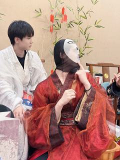 《双生》
蝉衣 你愿意成为我的徒弟吗
我不愿 因为我心悦于师