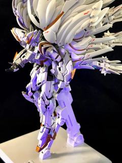 大班8827白雪姬笔涂半光，板件自身是珠光漆面，所以半光可以