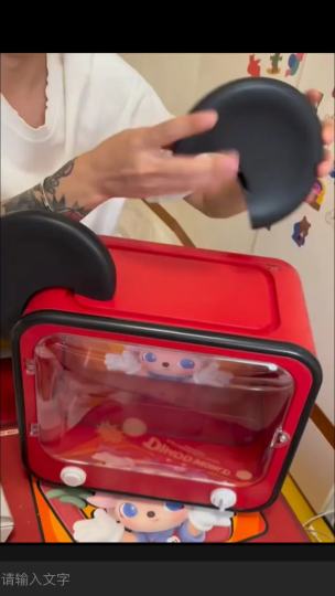 泡泡玛特一次售后！现货拖成预售
事情是这样的，三月份北京国贸店买到的电视机，回家拆的（不在北京），全程有录！结果耳朵是一边的！售后过程复杂至极，打电话到门店，门店让找线上，线上说没货！三个方案！第一退