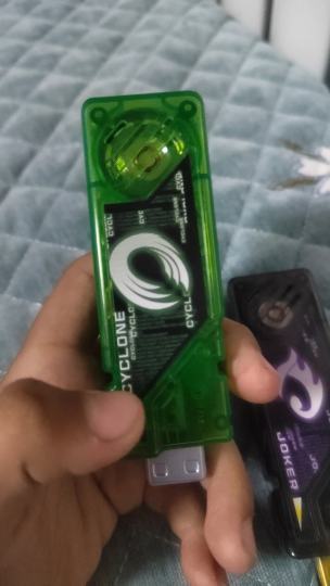 大家帮我看看我这两个记忆体值多少钱？