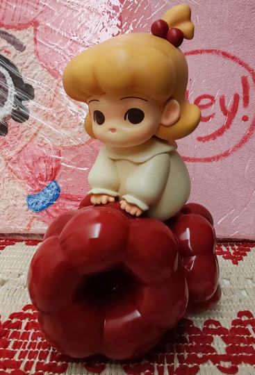 壳可树莓上的精灵，好美的红树莓