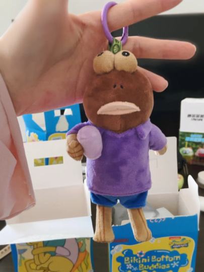 可以说是丑可爱丑可爱的还给我的闺蜜们抢了俩😄