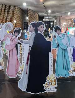 从小跟着外婆看越剧，今天看了《织造府》，简直可以说是超越了以