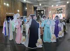 从小跟着外婆看越剧，今天看了《织造府》，简直可以说是超越了以