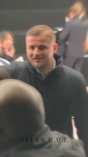 #王鹤棣 谁懂啊 王鹤棣巴黎时装秀鲨疯了✔