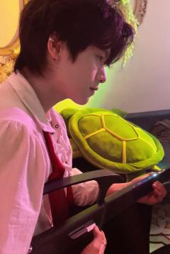“流氓叙事,藏真隐实,皆不可信”
dm:荦荦/子川/晚饭