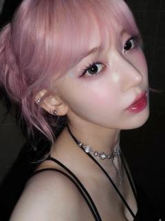 决战粉发女爱豆之巅💗
粉发老婆们摩多摩多😍