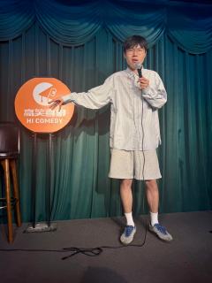 现场每位脱口秀演员段子讲得真的都超级超级的好，有很多熟悉的面