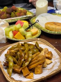 “被命运偏爱的孩子，总要去拦一拦这世间的悲伤。”

一句话总