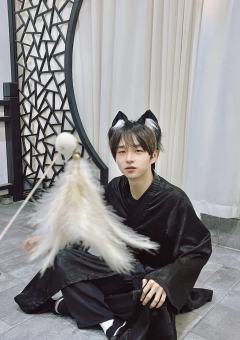 “思玄,今日盈月,不便观星,
今日,为师带你以身揽月,徒