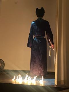 “思玄,今日盈月,不便观星,
今日,为师带你以身揽月,徒