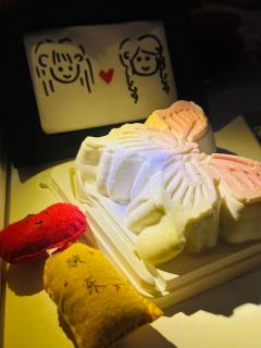 就向前看，直到天光照彻长夜。
就向前看，直到永夜燃起孤灯。
