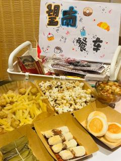 就向前看，直到天光照彻长夜。
就向前看，直到永夜燃起孤灯。
