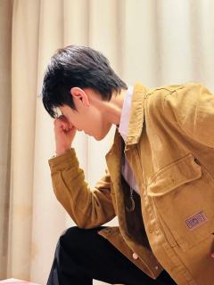 就向前看，直到天光照彻长夜。
就向前看，直到永夜燃起孤灯。
