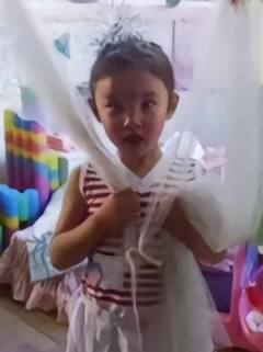 小小的老子还在咬气球绳
怎么一下就长大了