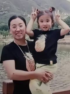 小小的老子还在咬气球绳
怎么一下就长大了