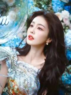 白鹿蓝色头像来了
鹿茸们快来集合