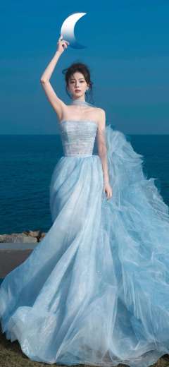 白鹿蓝色头像来了
鹿茸们快来集合