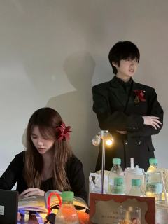 很权威的孤挺花夫妇|火光之下,字字真心
“即使相爱的记忆被抹
