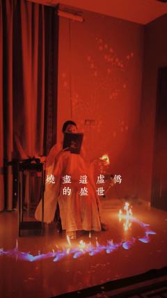 “阿谣，说说你爱我吧。一直说谢谢的话，可能会遗憾的。”
“因