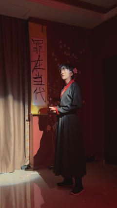 “阿谣，说说你爱我吧。一直说谢谢的话，可能会遗憾的。”
“因