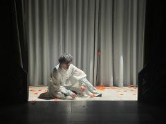 “重生之我龙傲天竟在剧本杀里当恋陪!?”
体验角色:明镜