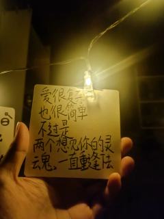 人的人生不过一百年上下，却又不断地去体验不同的人生，这是为什