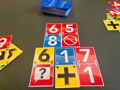 Uno变体，出牌原则一样，但是稍微繁琐了一点点，牌分成了上下