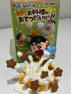 日本正版REMENT蜡笔小新帮忙做料理场景收藏摆件