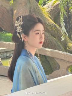 你们骂白鹿,鹿茸不同意!
你们骂赵露思,可露丽不同意!
你们