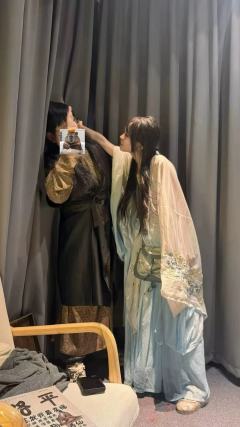 后人都说小酒仙羽化登仙,仙风道骨,其实我在使出最后一招之后,