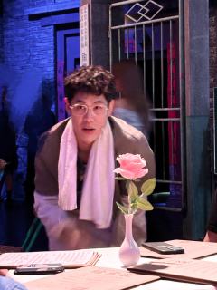 本场卡司：
柴华 饰演 赵赶鹅
付世刚 饰演 李建国
顾轩畅