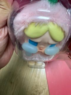 真假哭娃大对比！直播间看到祖国版，很便宜，买来对比一下。首先