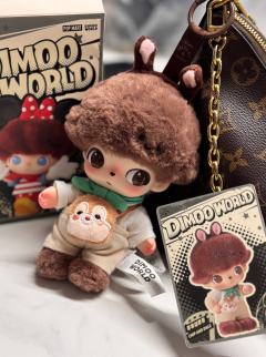 Dimoo奇奇蒂蒂超可爱！！！！！
这个颜色随便搭配包包都好