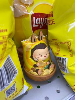 Labubu怪味便利店-经典原味薯片
逛超市 抓住一只偷吃薯