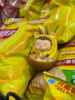 Labubu怪味便利店-经典原味薯片
逛超市 抓住一只偷吃薯