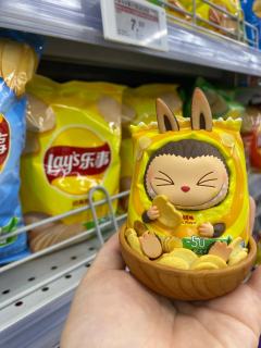 Labubu怪味便利店-经典原味薯片
逛超市 抓住一只偷吃薯