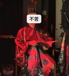 爱吧，像从来没获得过那样去渴求爱。
不爱吧，像，不需要像什么