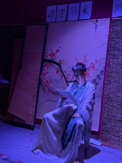 《反骨》
缺点如星星一样多
优点如太阳一样稀少
但是当太阳出