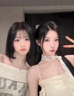主唱大人太适合粉发啦～大家都很美哟！
担ASA，超爱贤单人的