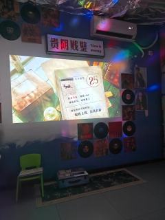 “当你见到光明星星，请你想起我”
“别轻易从我身边消失了”
