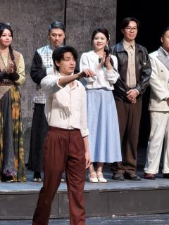[红色心形R]剧情亮点
这部剧讲述了秦霄贤饰演的李伟是一个军